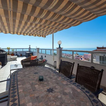 Penthouse Seaview Centro Casasol نيرخا