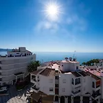 Penthouse Seaview Centro Casasol ネルハ